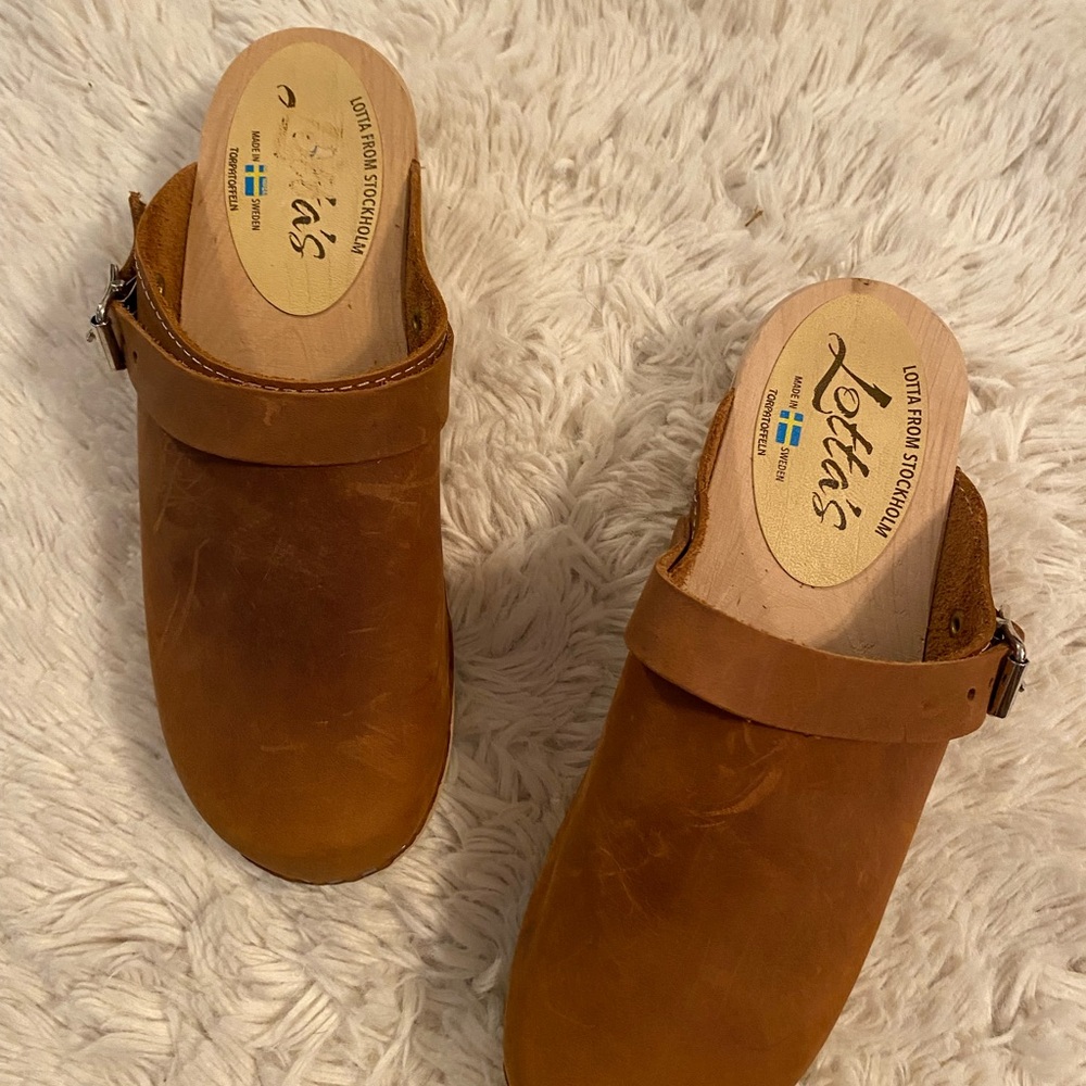 Lotta From Stockholm Tan Leather Clogs